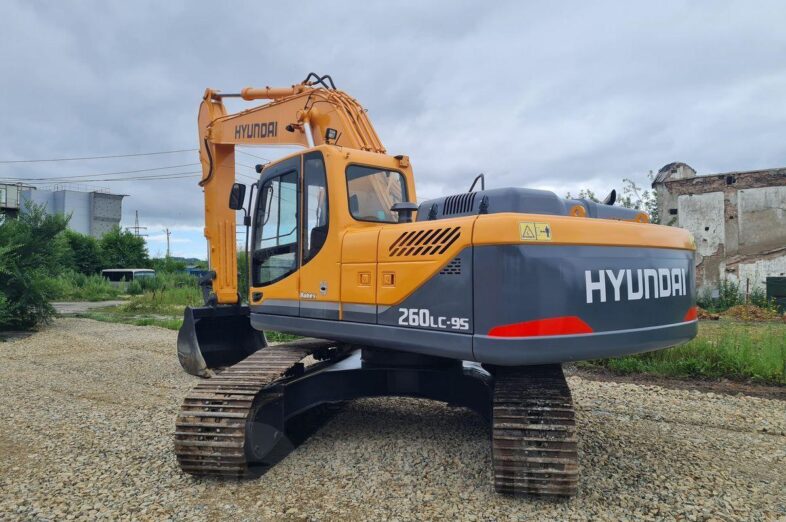 HYUNDAI-R260LC-9S-Excavators-4