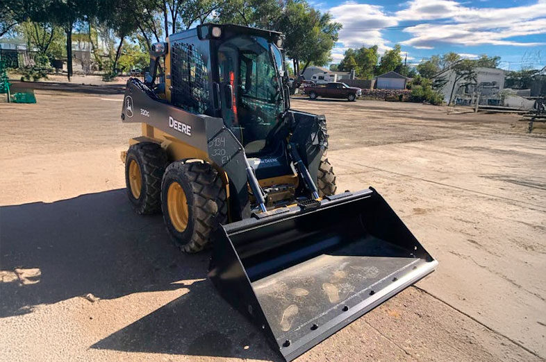 John-Deere-320G_2