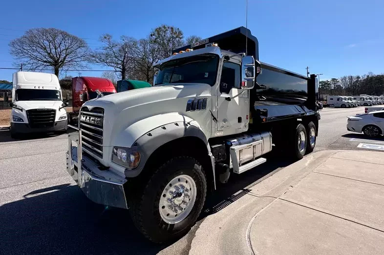 __Mack-Granite_3